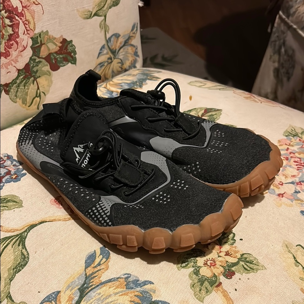 Black and Brown Athletic Shoes - Picture 4 of 7